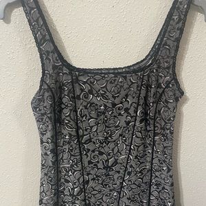 White House Black Market
Color: Black and gray with print
Size: Xs